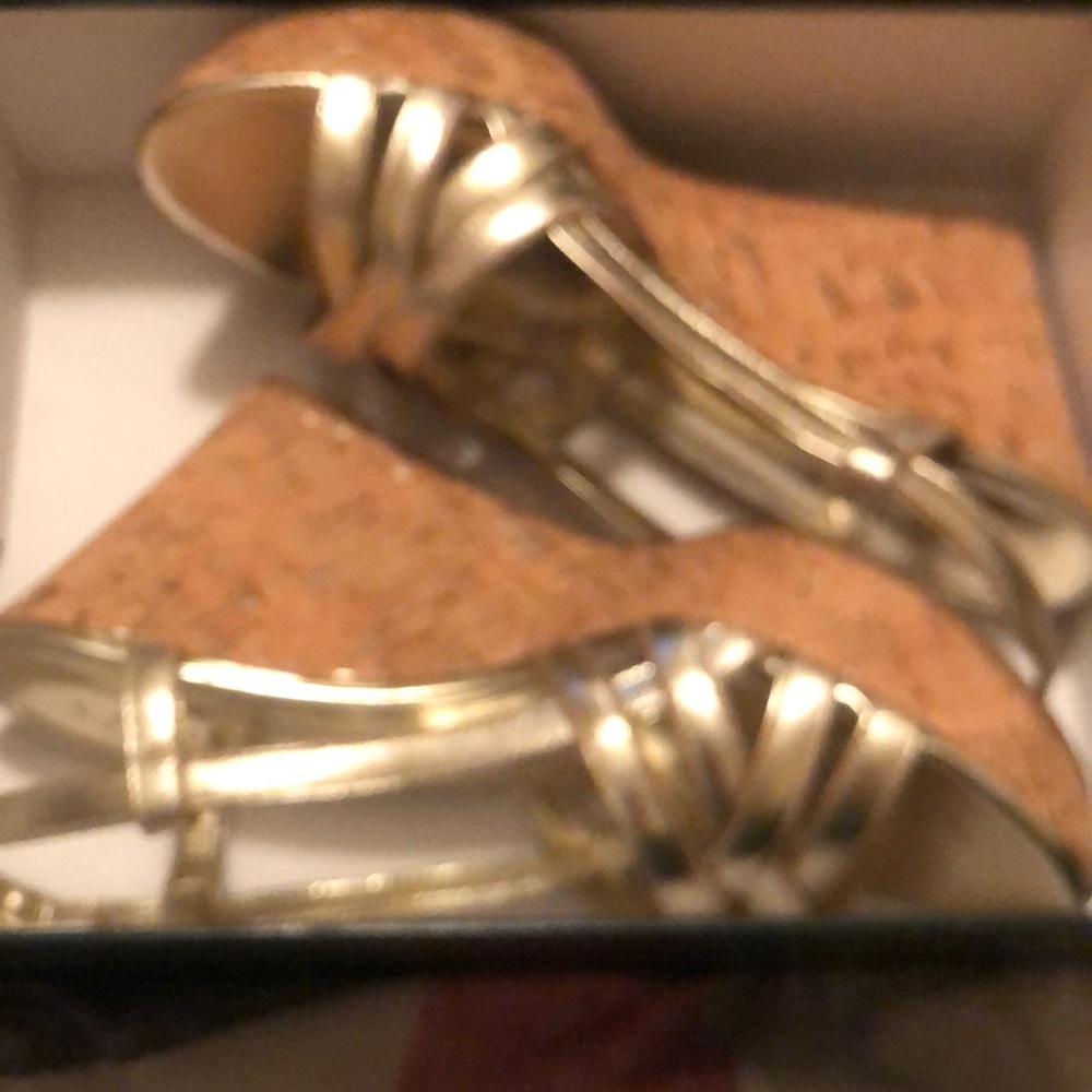 Gold wedges